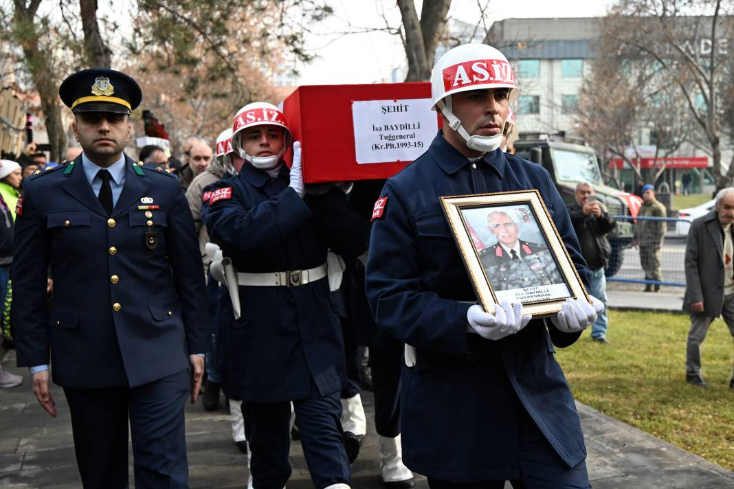 Kayseri şehidine ağladı! Tuğgeneral İsa Baydilli'ye son veda - Resim: 15